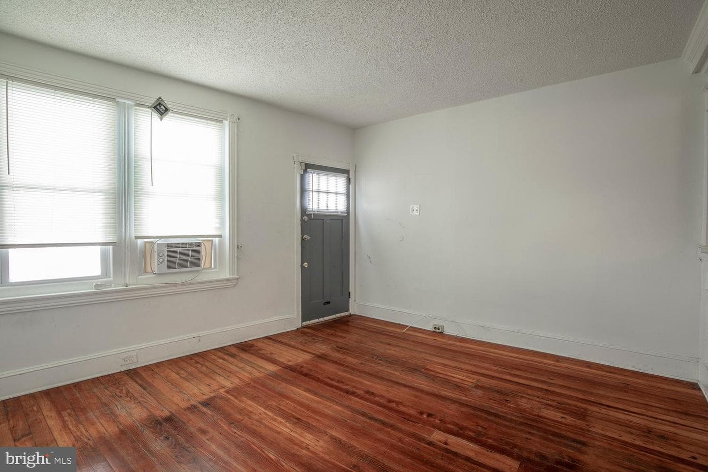 417 Krams Avenue photo 5