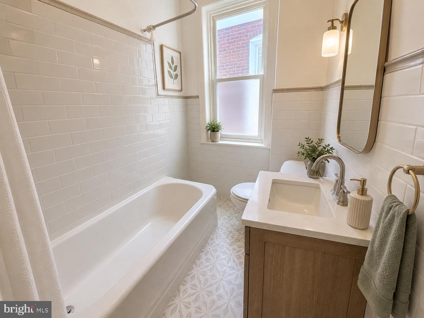 562 Martin Street photo 18
