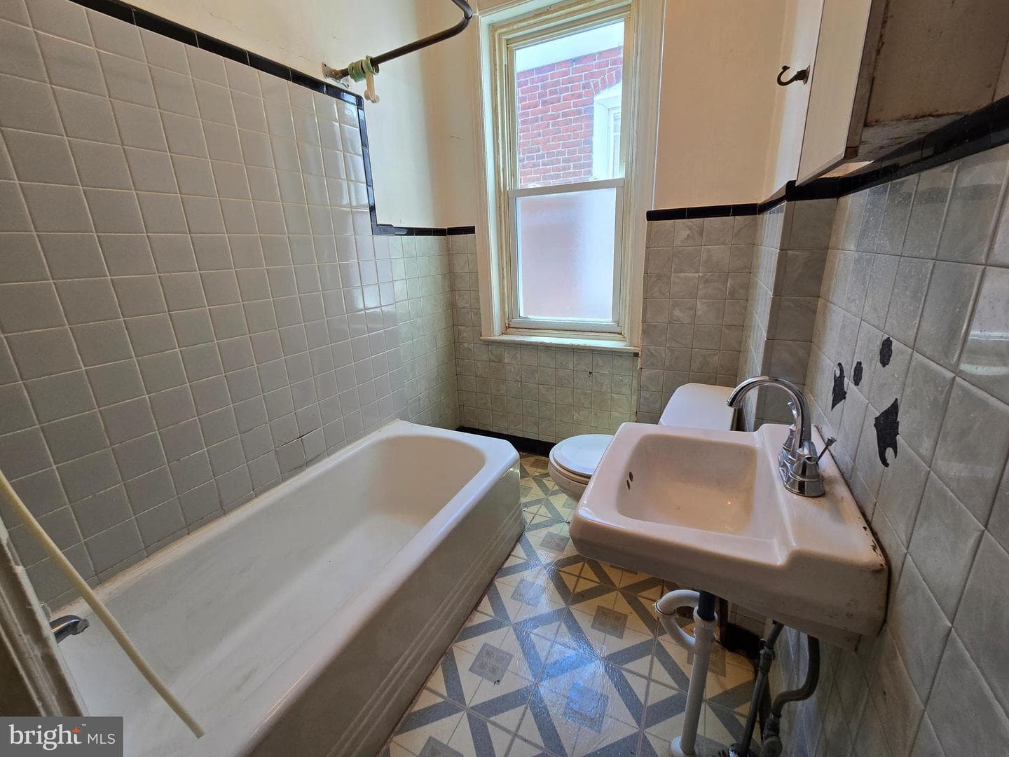 562 Martin Street photo 19
