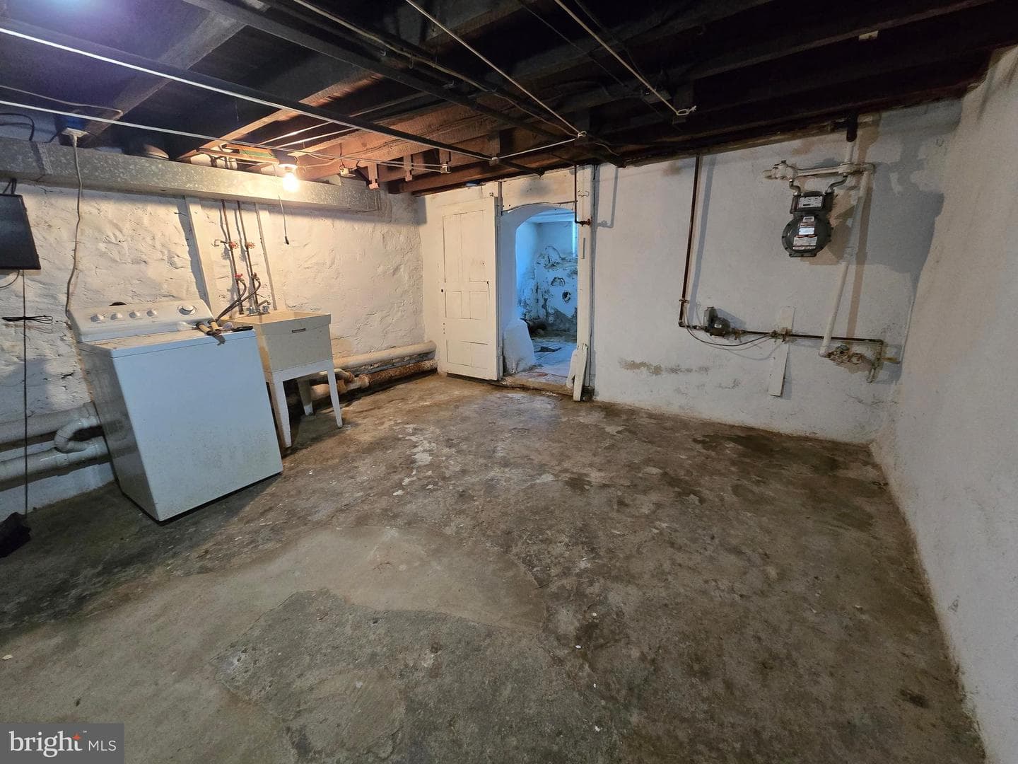 562 Martin Street photo 23
