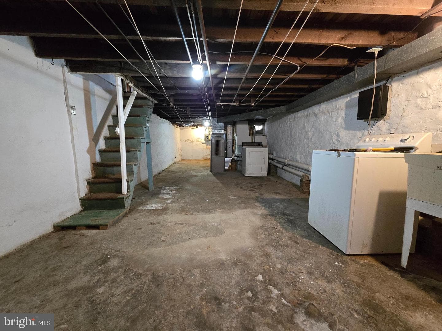 562 Martin Street photo 25