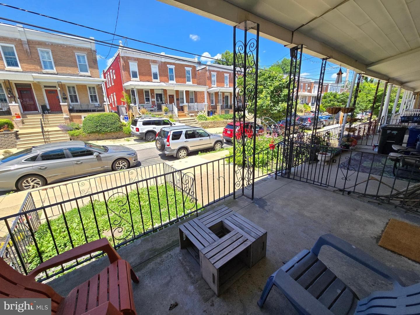562 Martin Street photo 3