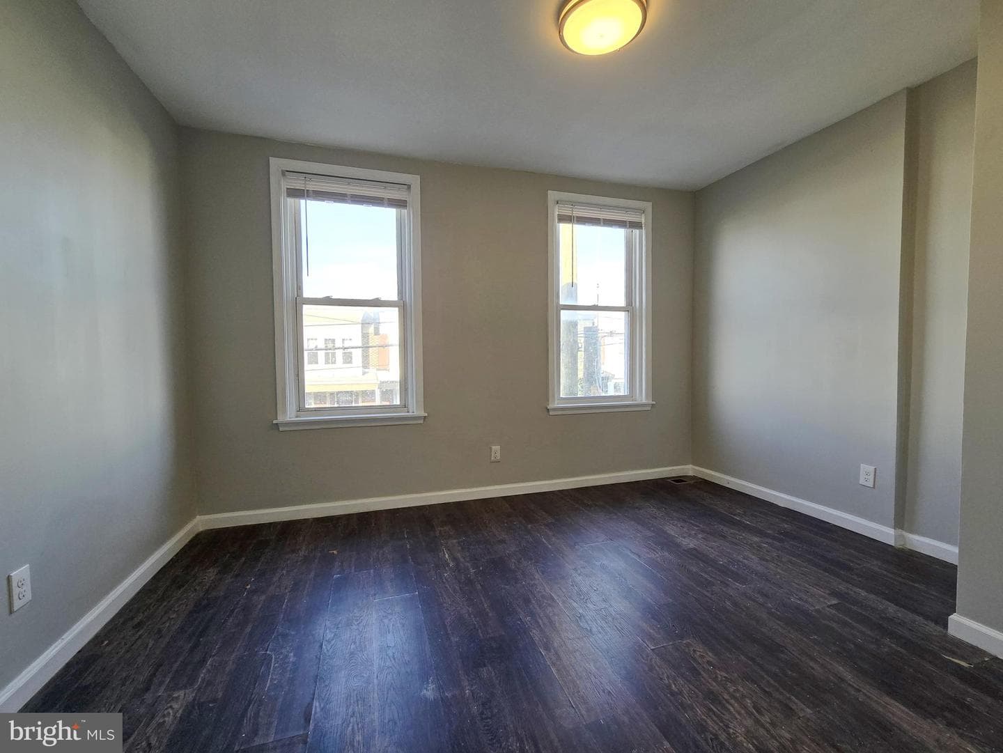 2260 E Cambria Street photo 14