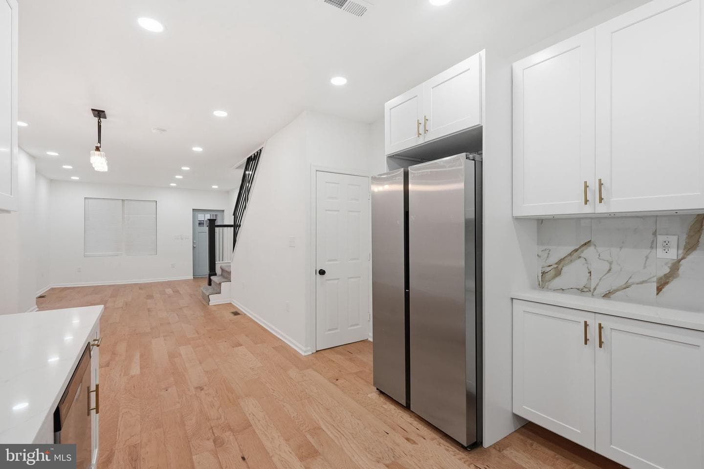 5753 Catharine Street photo 13