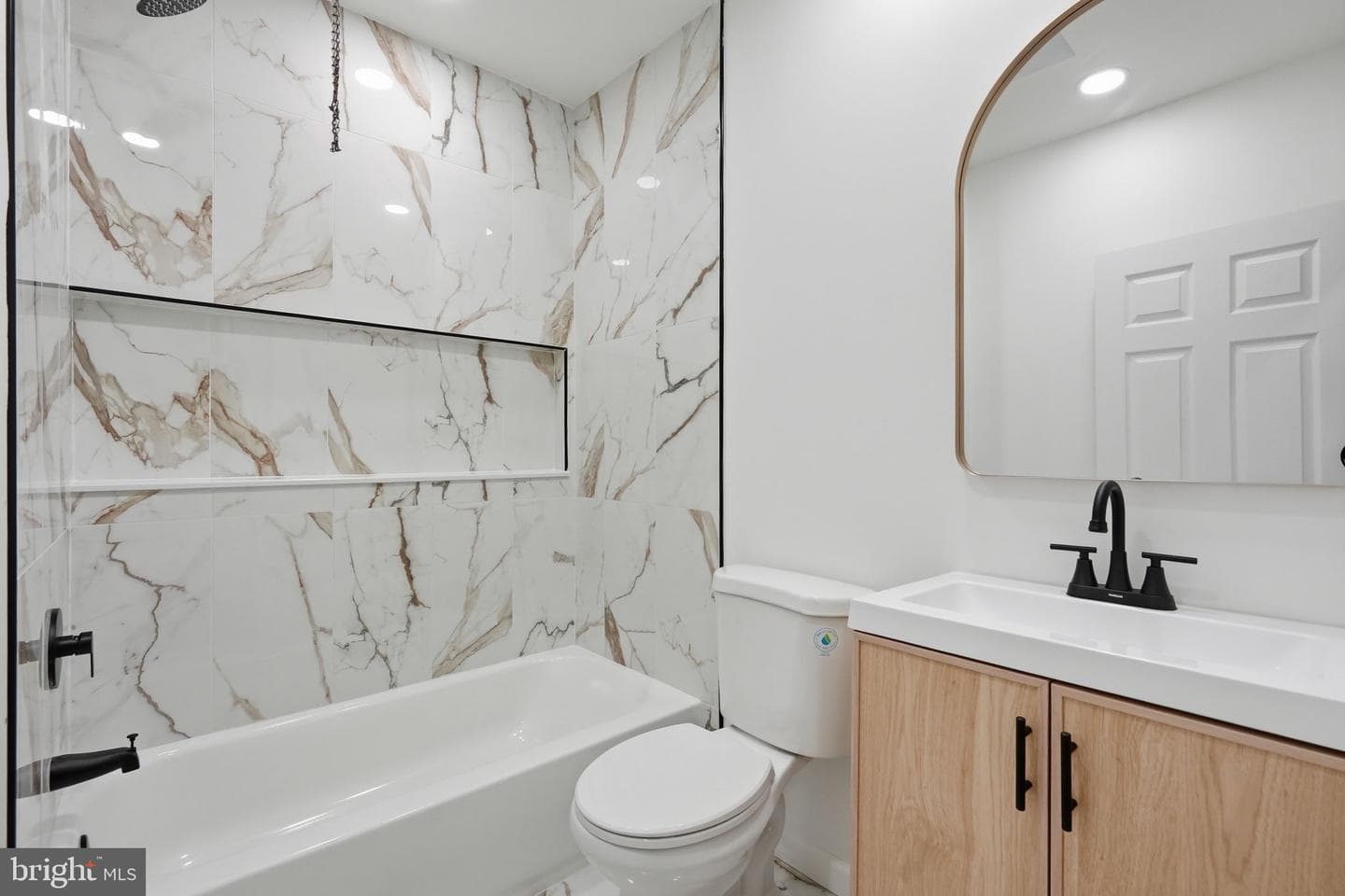 5753 Catharine Street photo 21
