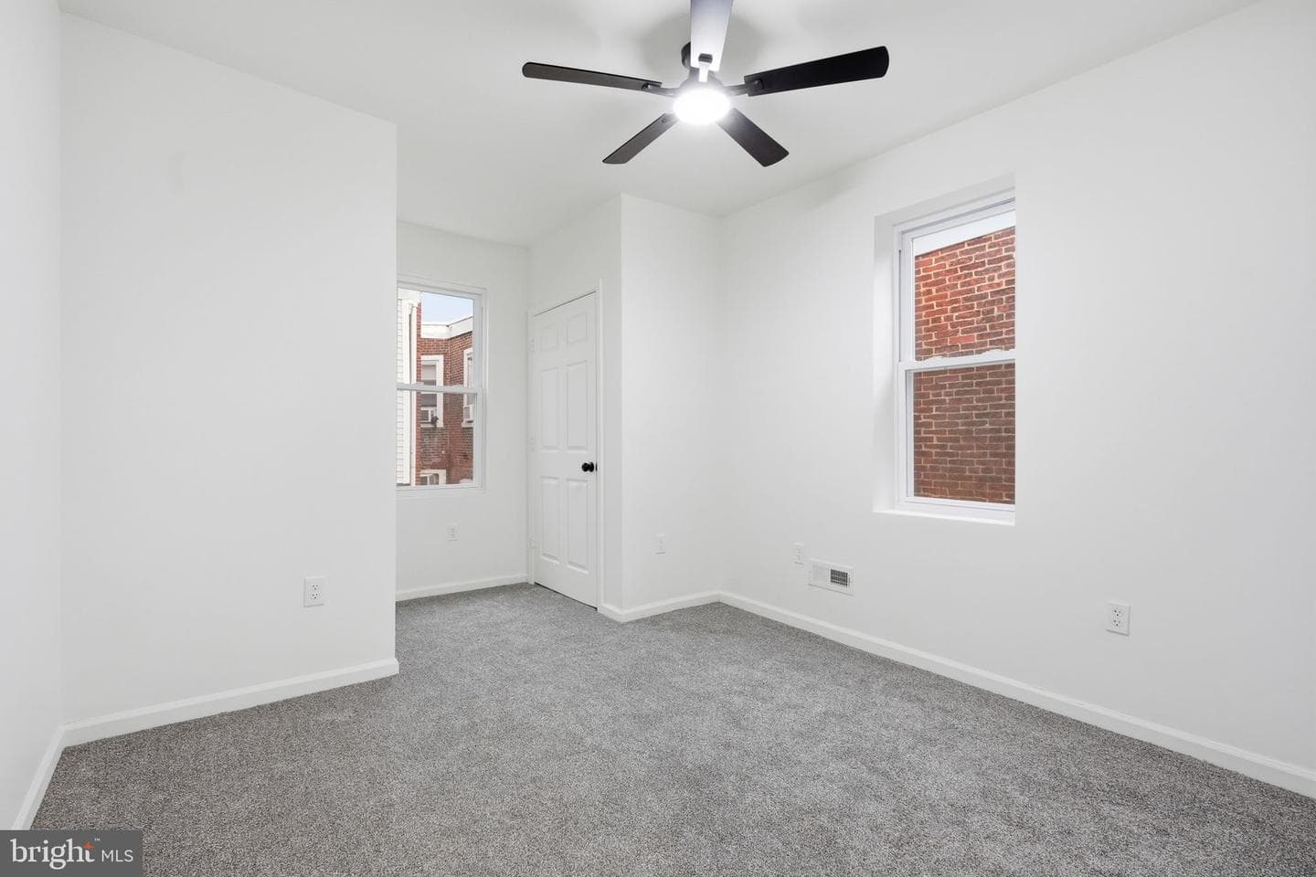 5753 Catharine Street photo 24