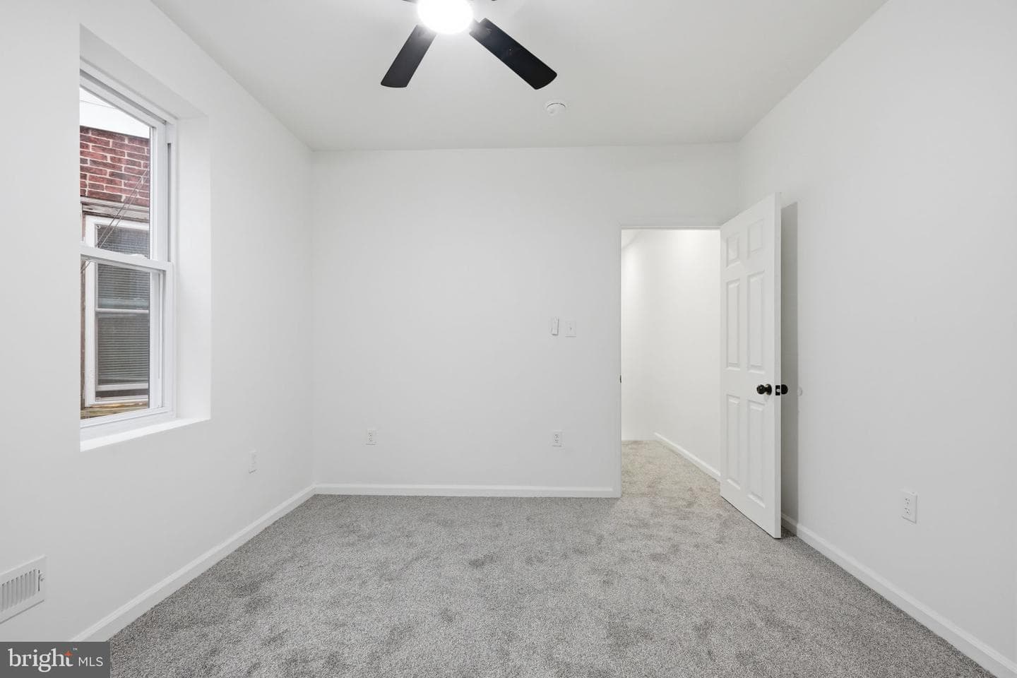 5753 Catharine Street photo 26