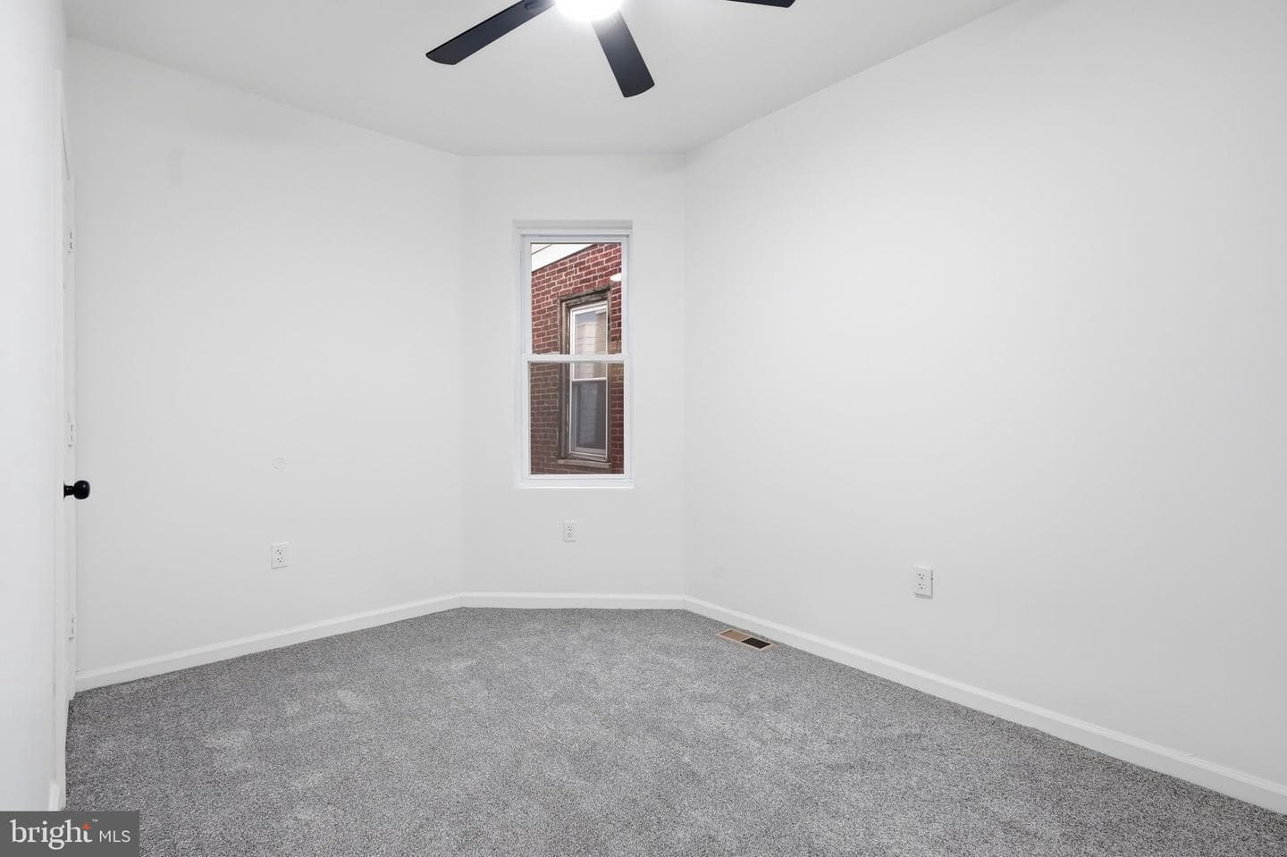 5753 Catharine Street photo 27