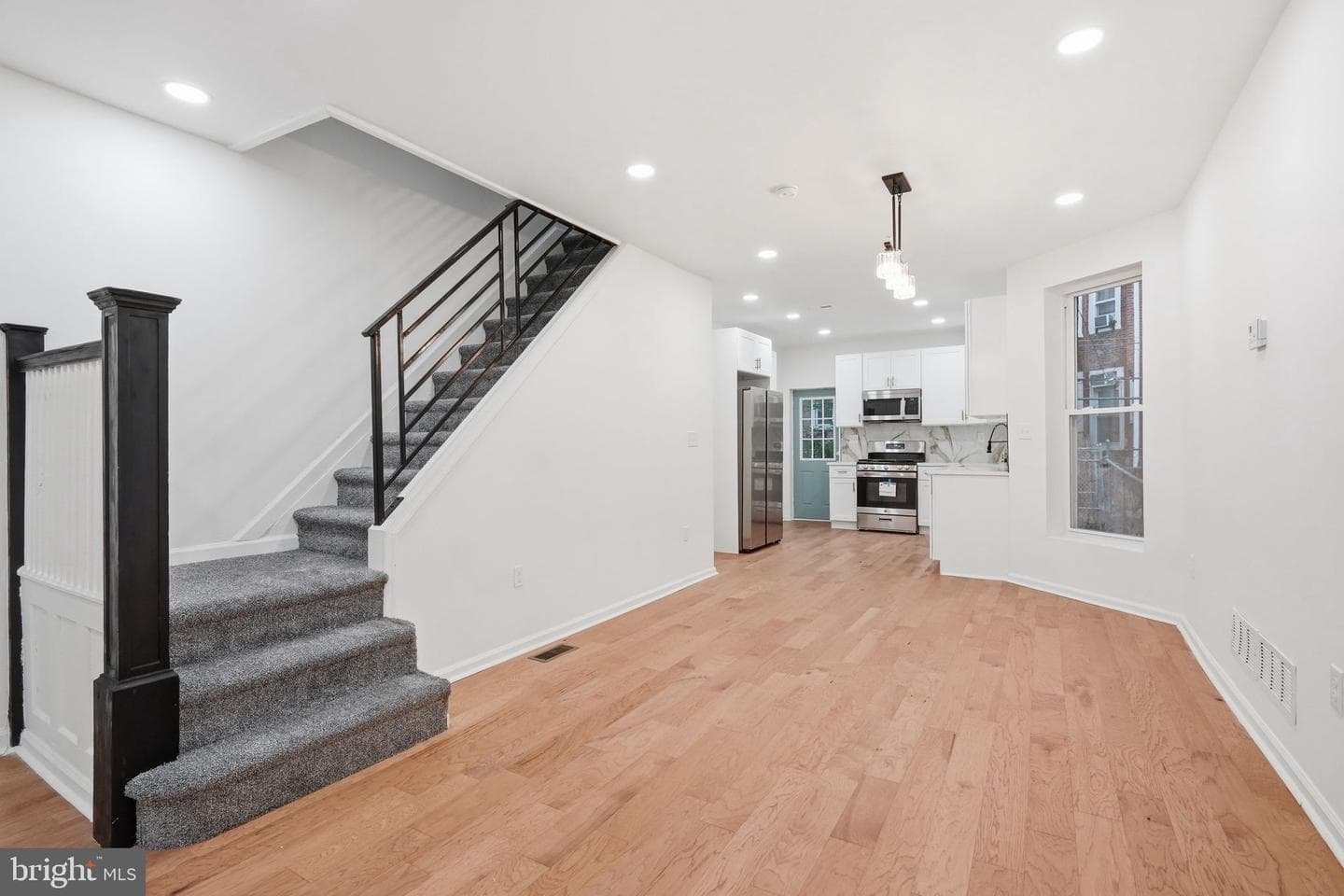 5753 Catharine Street photo 6