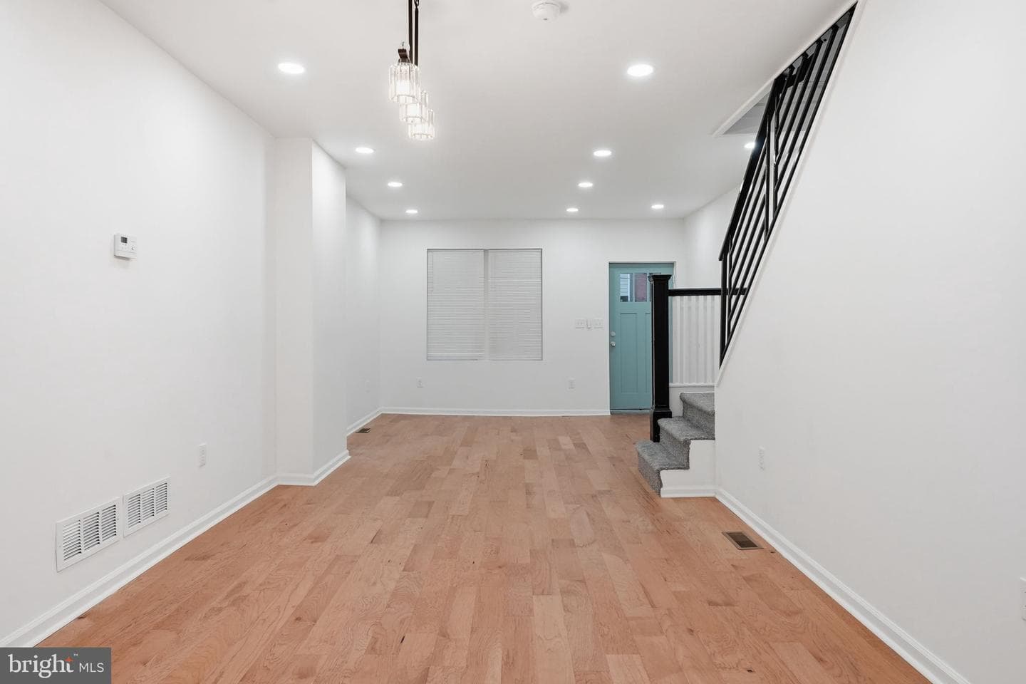 5753 Catharine Street photo 8