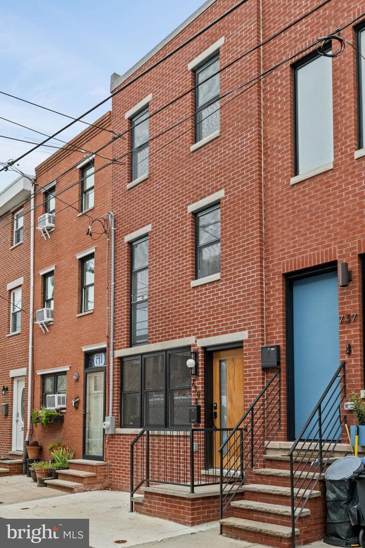739 Earp Street photo 43