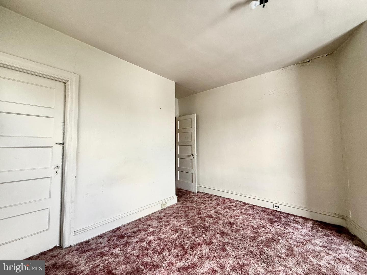 5461 Diamond Street photo 58
