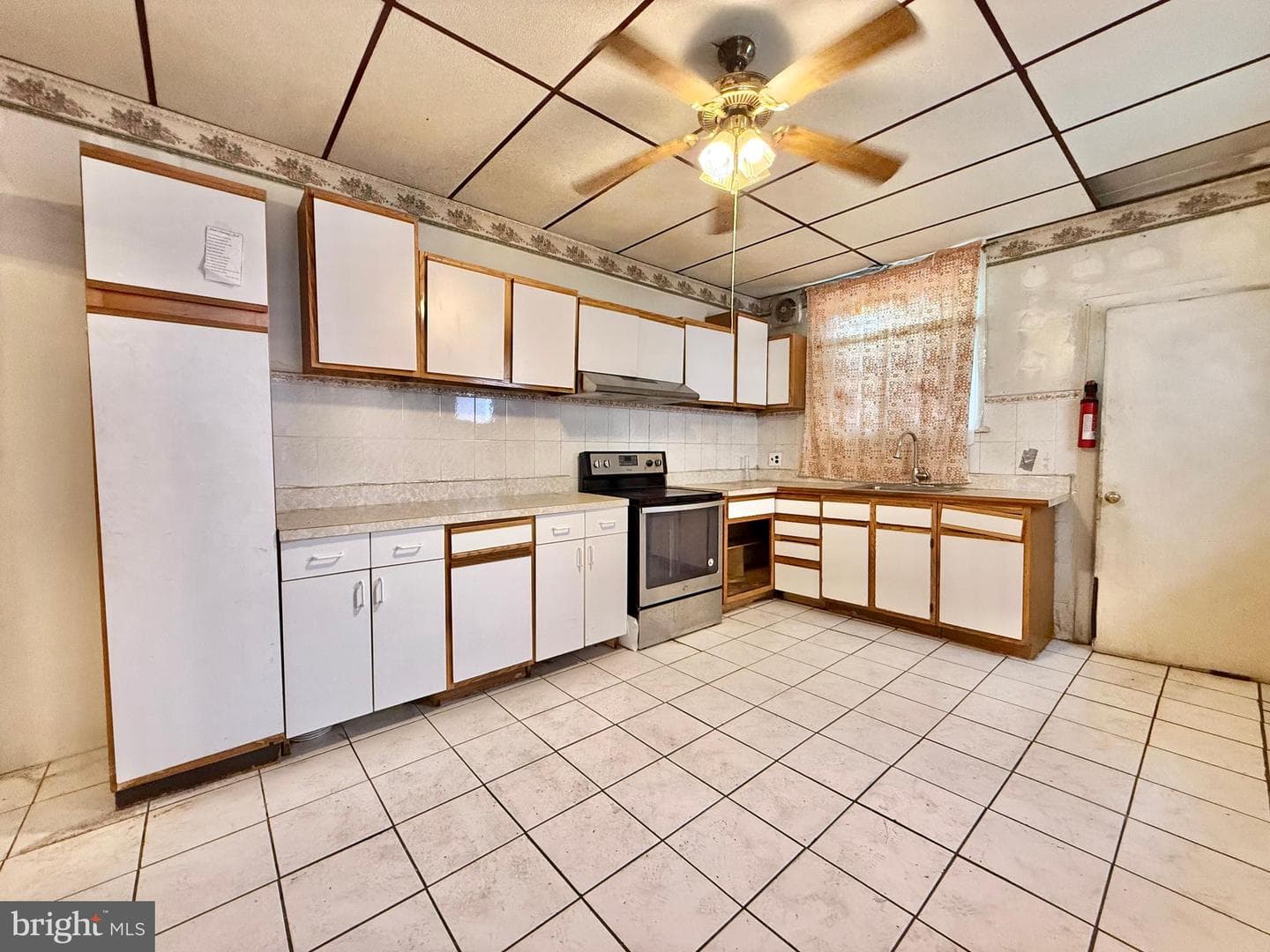 5461 Diamond Street photo 91