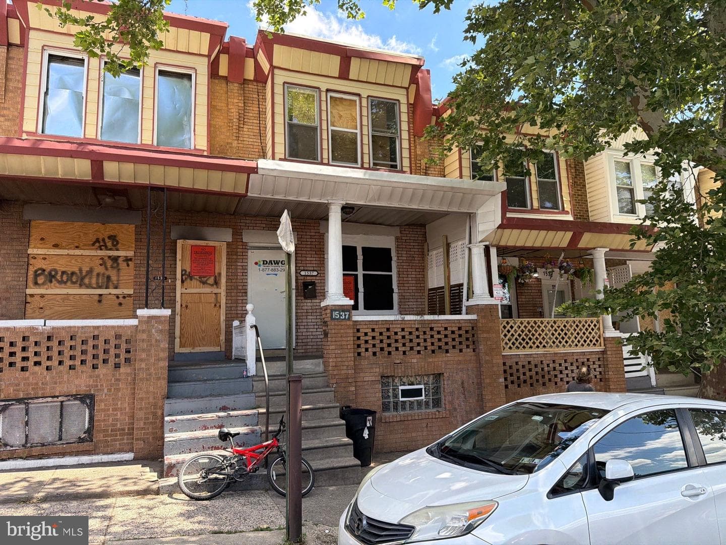 1537 Dyre Street photo 3
