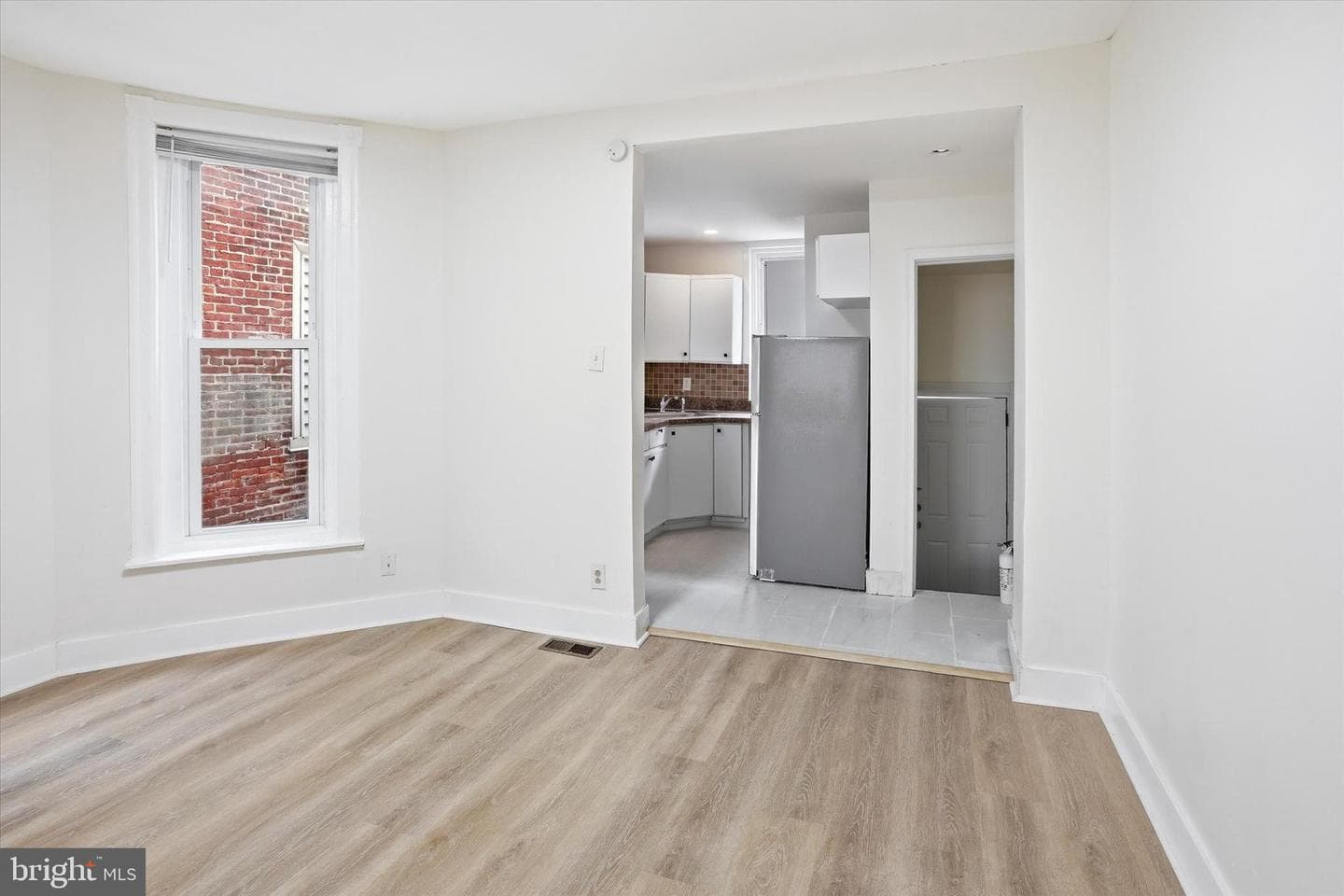 5532 Addison Street photo 16