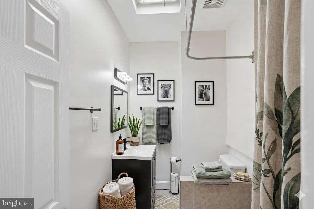 5532 Addison Street photo 8