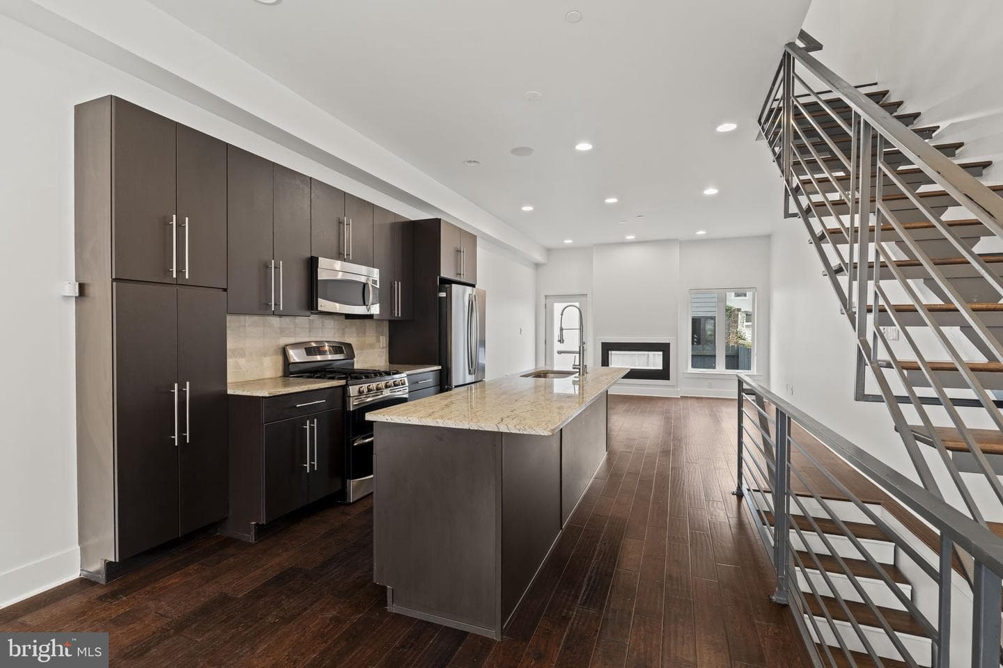 1220 Crease Street photo 5