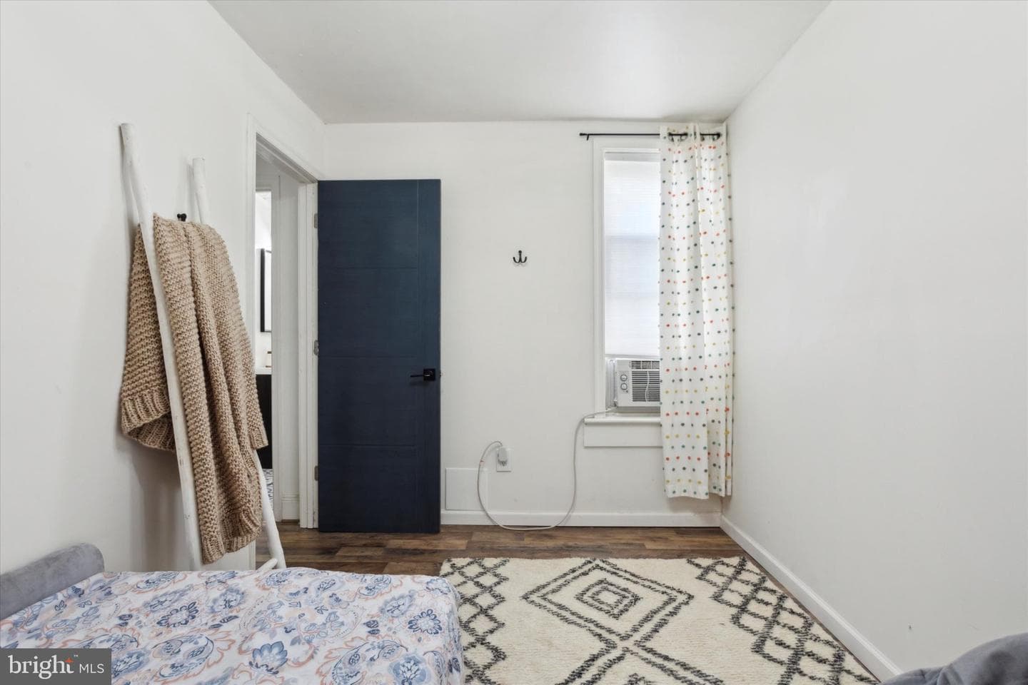 2046 Sigel St photo 23