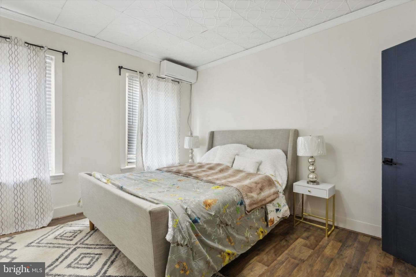 2046 Sigel St photo 25