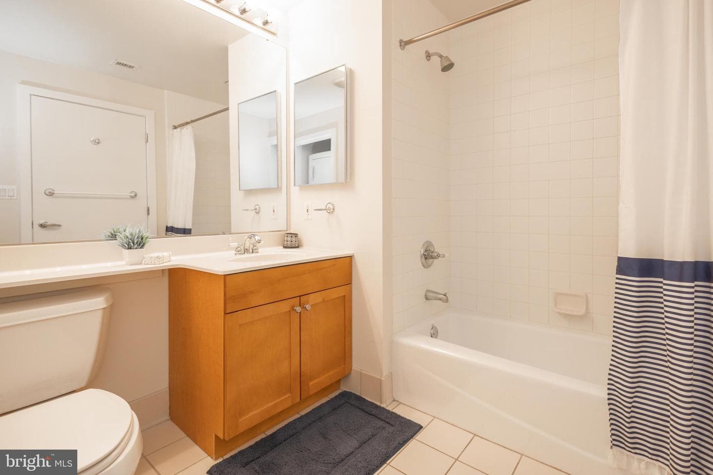 717 S Chris Columbus Boulevard #811 photo 23
