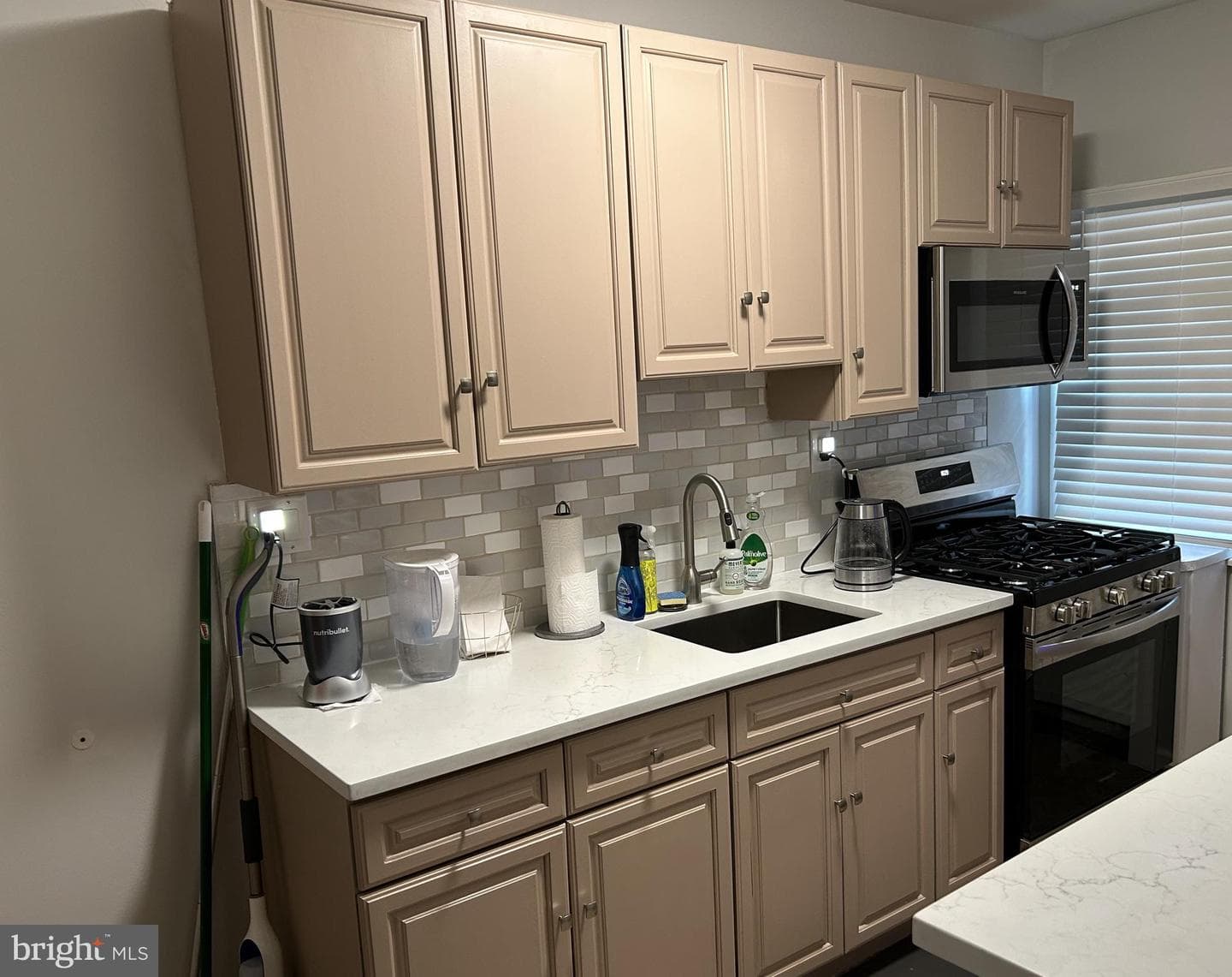 5223 Diamond Street photo 9