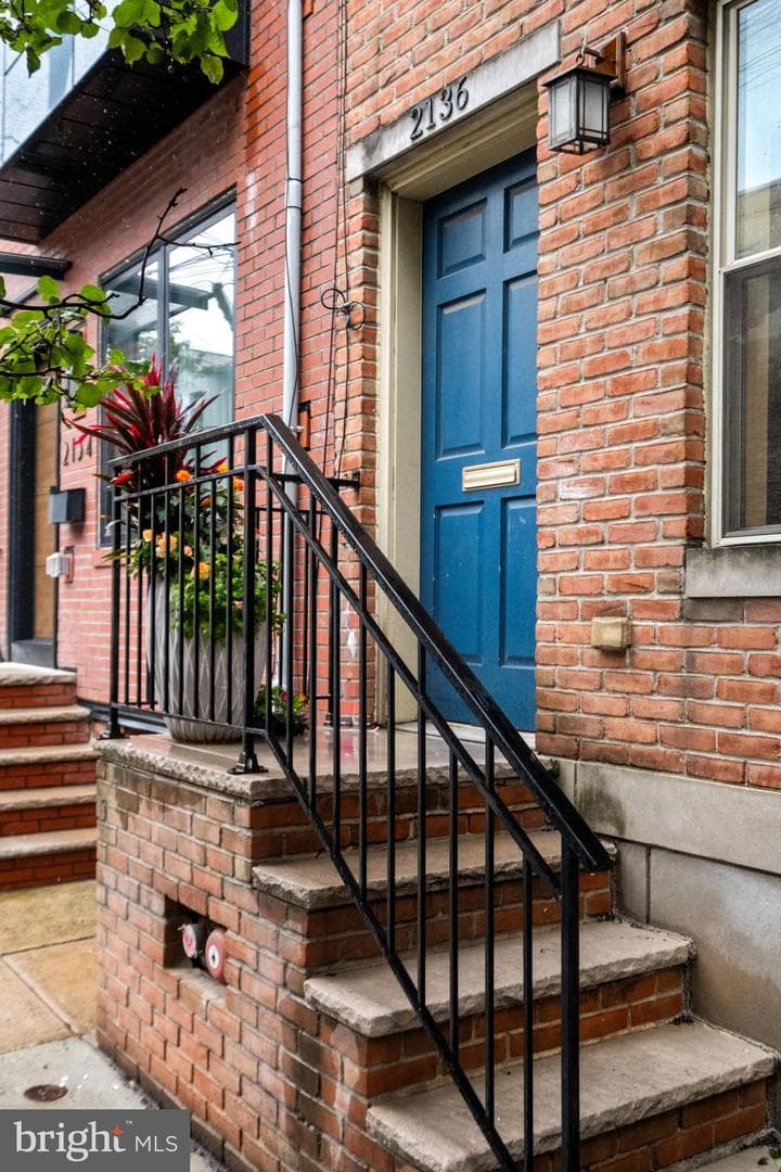 2136 Carpenter Street, Philadelphia