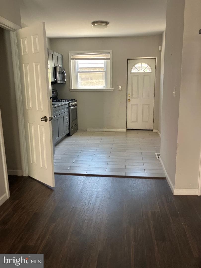 2226 Sigel St photo 10