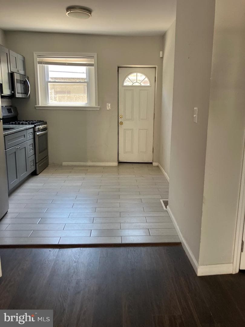 2226 Sigel St photo 11