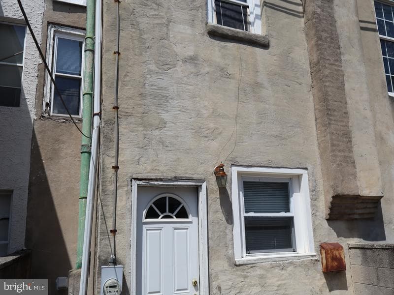 2226 Sigel St photo 3