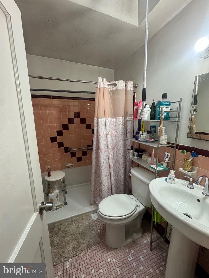 8121 Terry Street photo 23