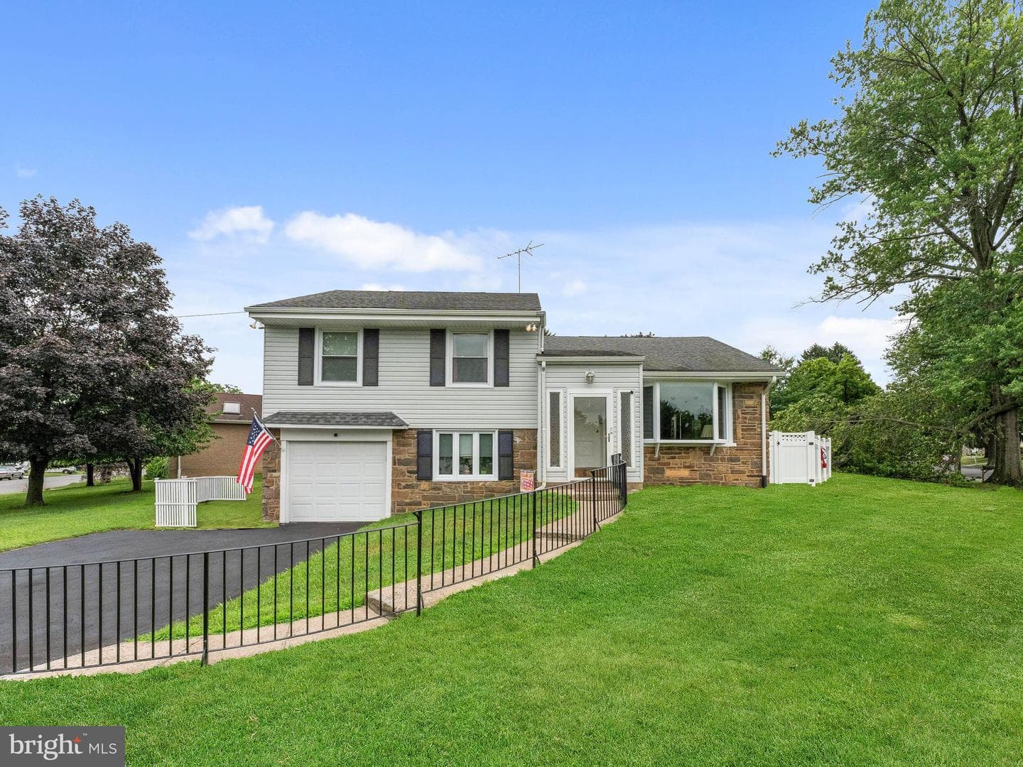 1101 Creswood Road, Philadelphia