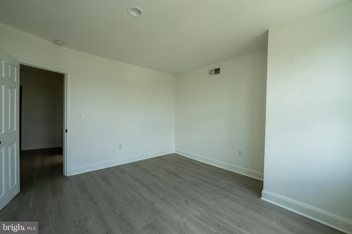 5333 Malcolm St photo 10