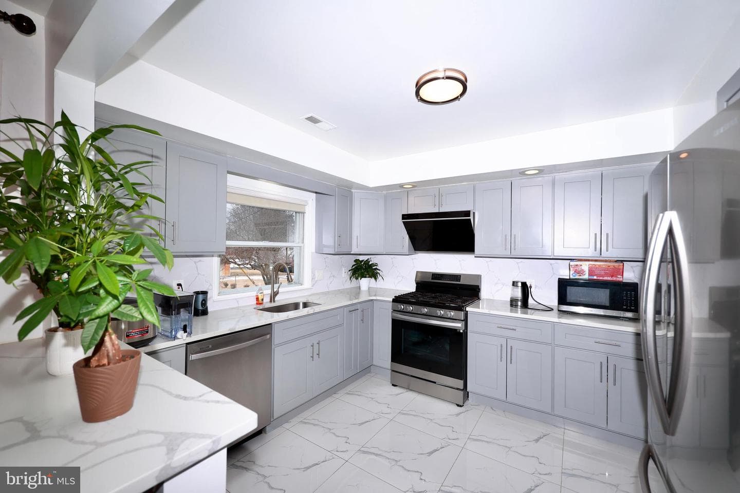 9947 Montour Street photo 15