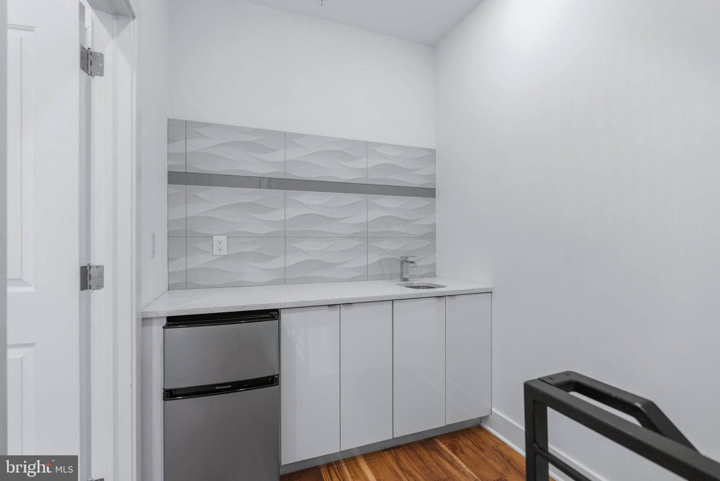 2242 N Howard Street photo 16