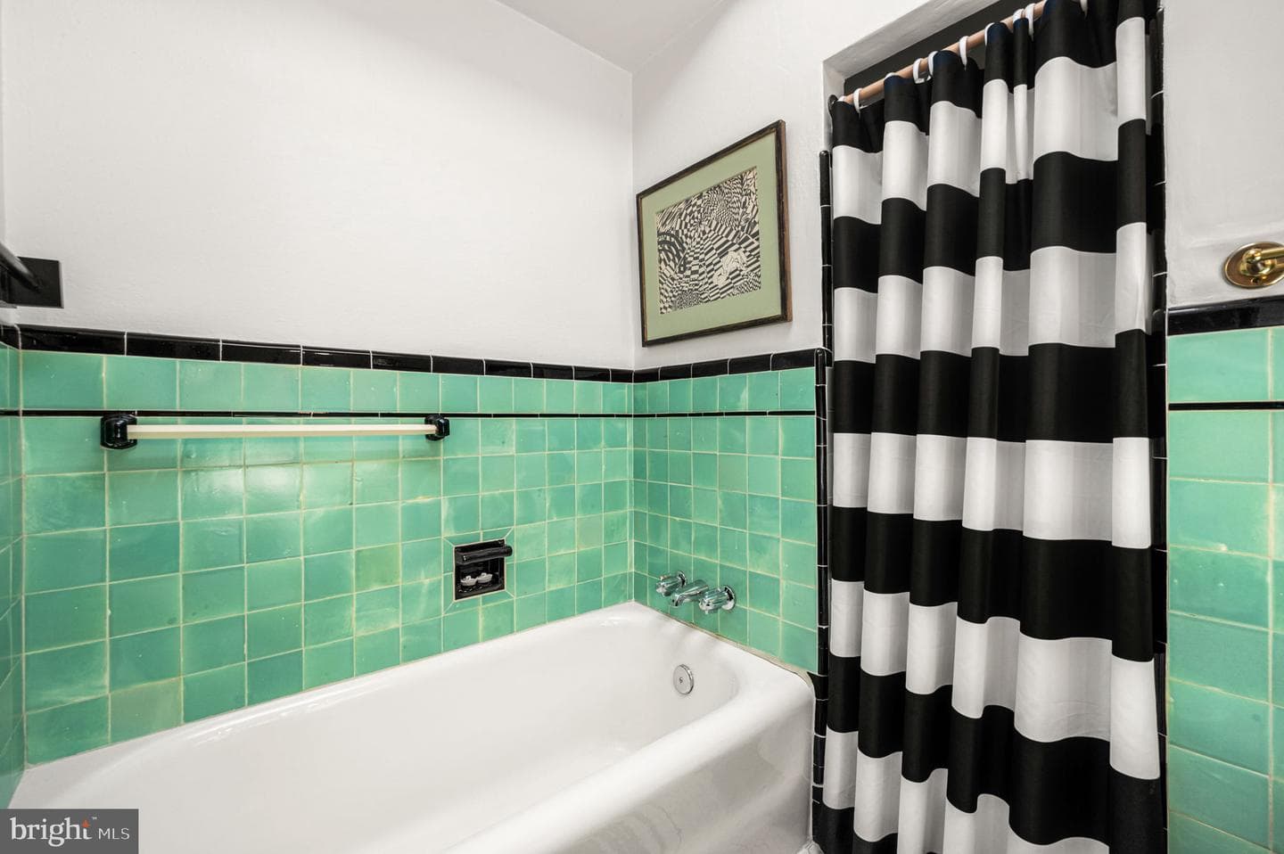 3465 W Queen Lane photo 16