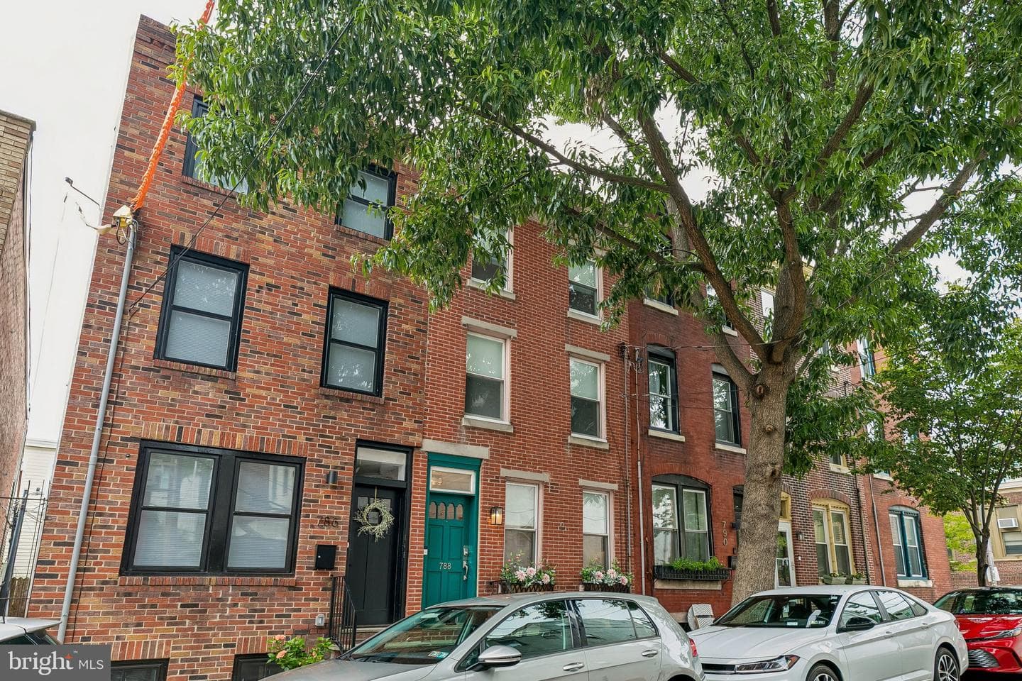 788 N Croskey Street photo 4