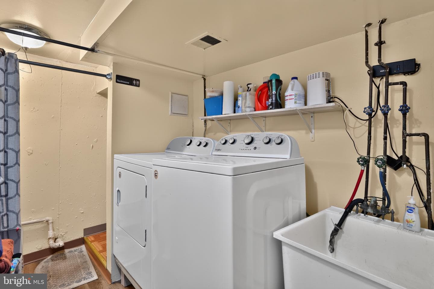 7819 Venus Pl photo 28