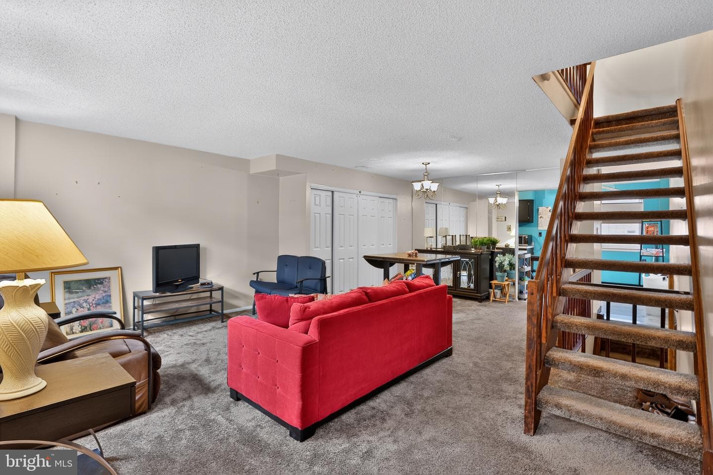 7819 Venus Pl photo 6