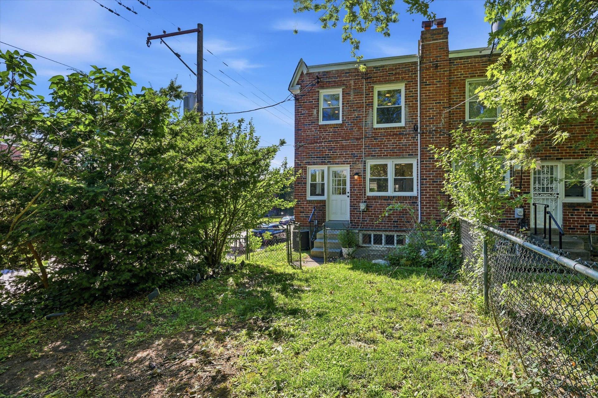 333 E Pleasant photo 18