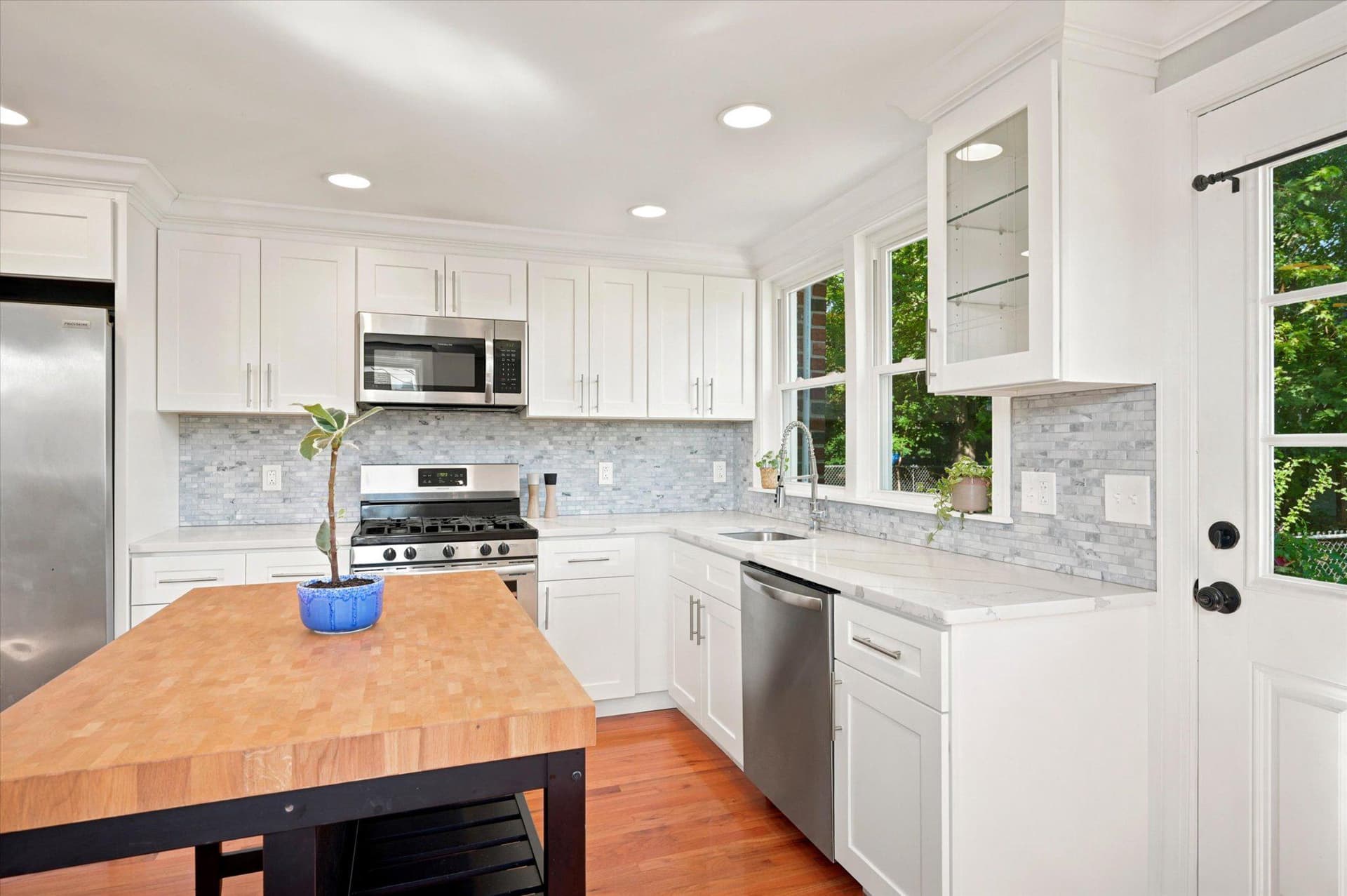 333 E Pleasant photo 4