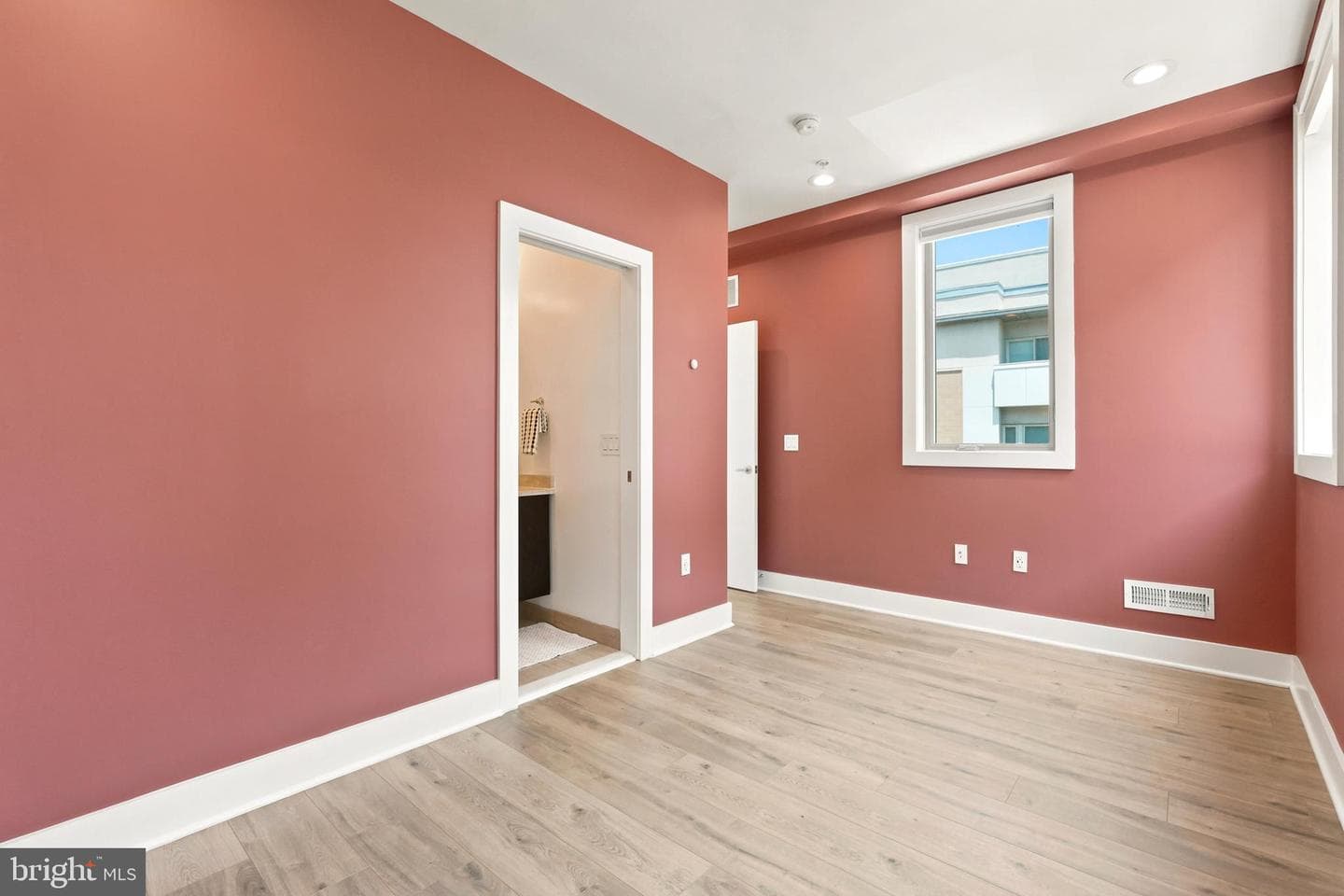 412 N Front St # 27 photo 17