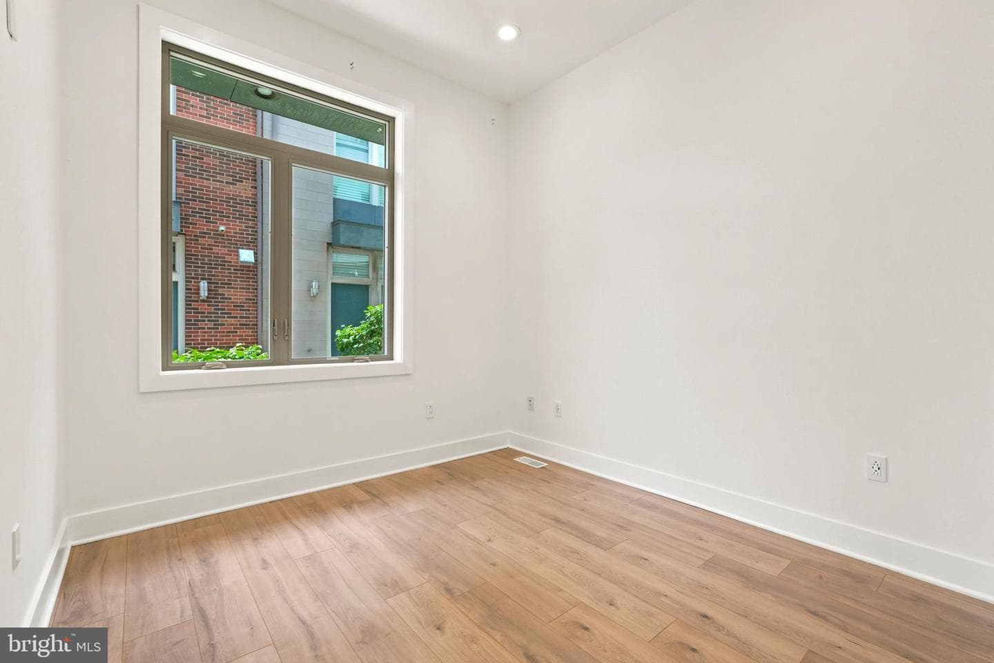 412 N Front St # 27 photo 24