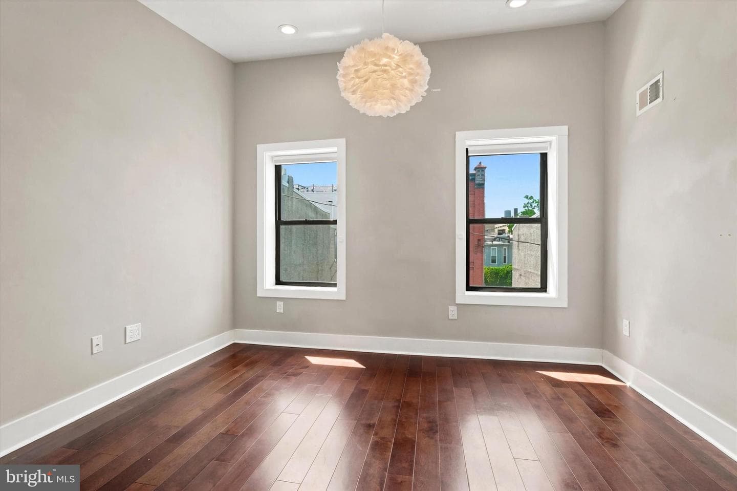 1321 N Dover St photo 16