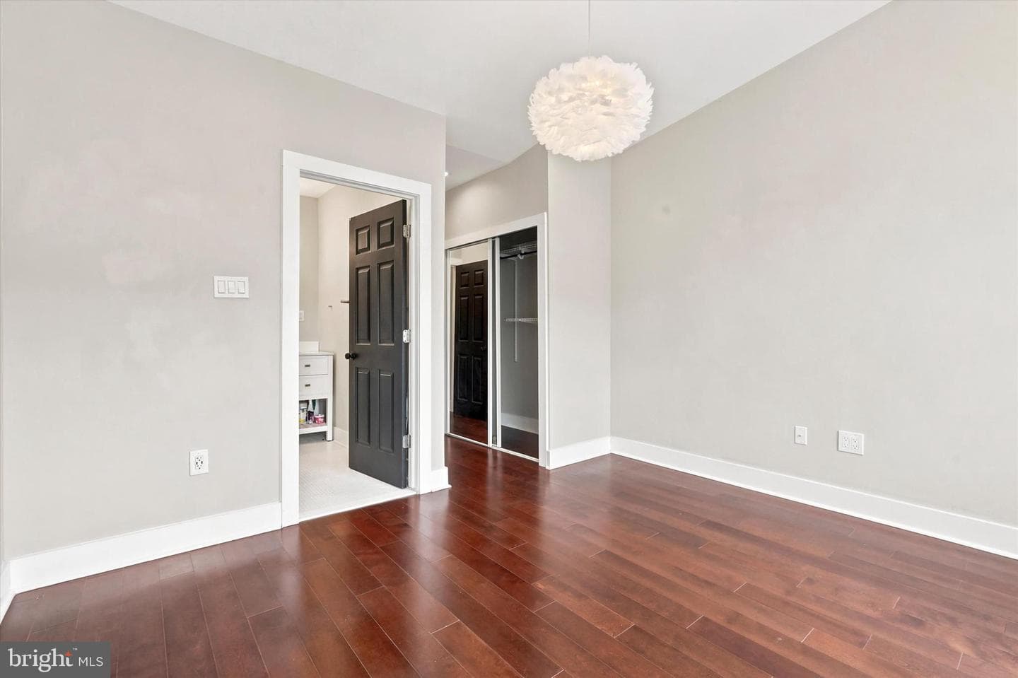 1321 N Dover St photo 17