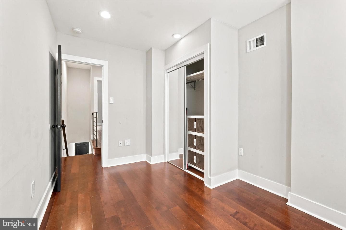 1321 N Dover St photo 21