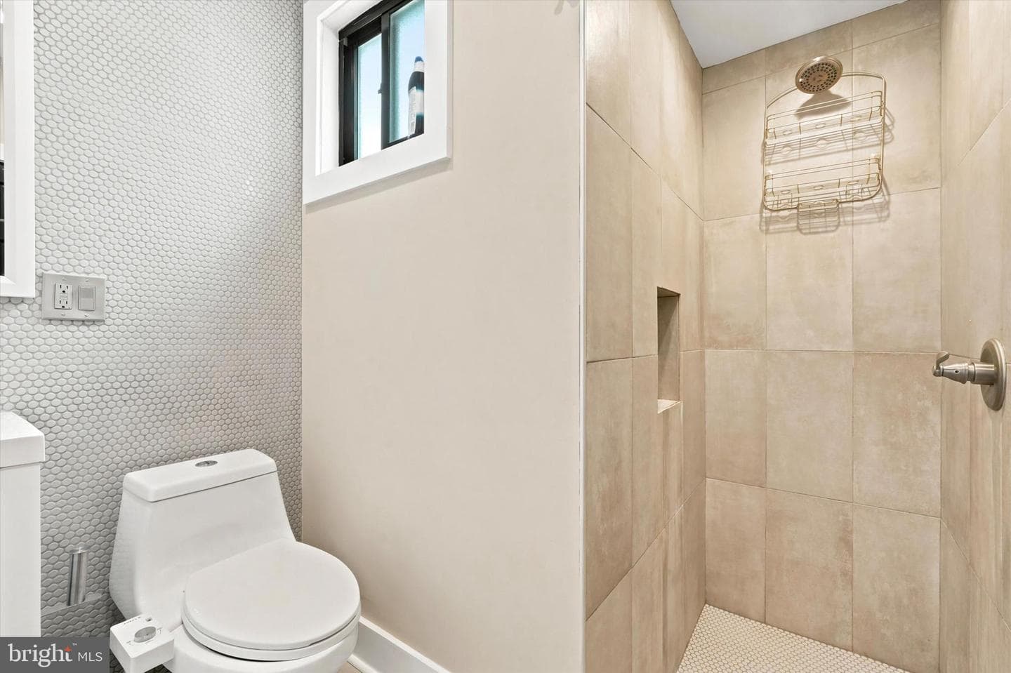1321 N Dover St photo 24