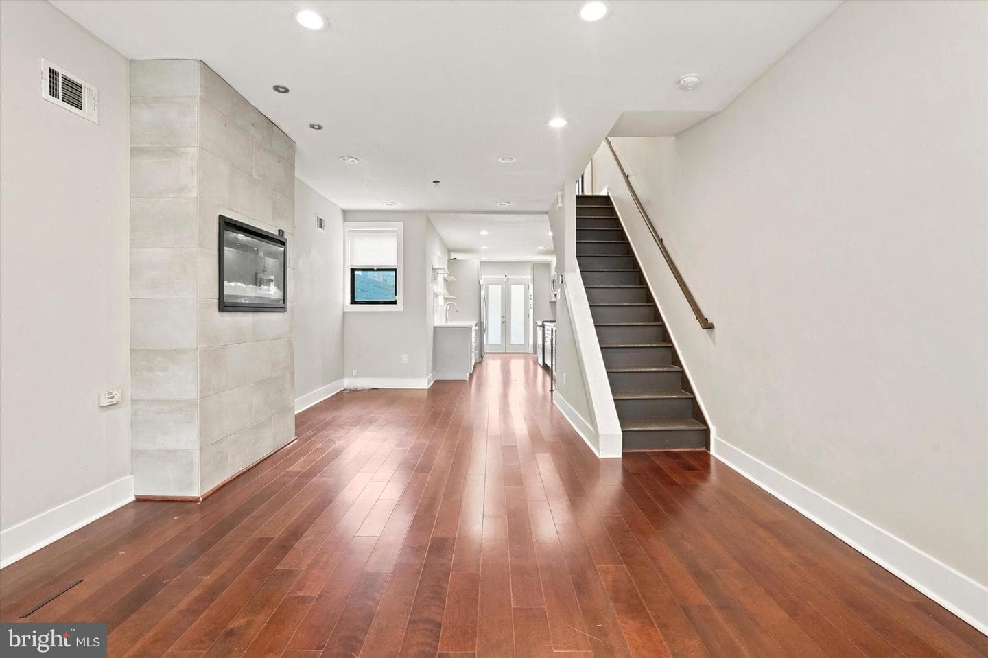 1321 N Dover St photo 3