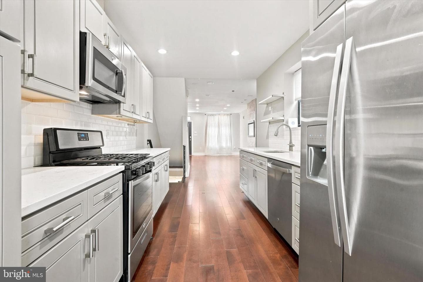 1321 N Dover St photo 7
