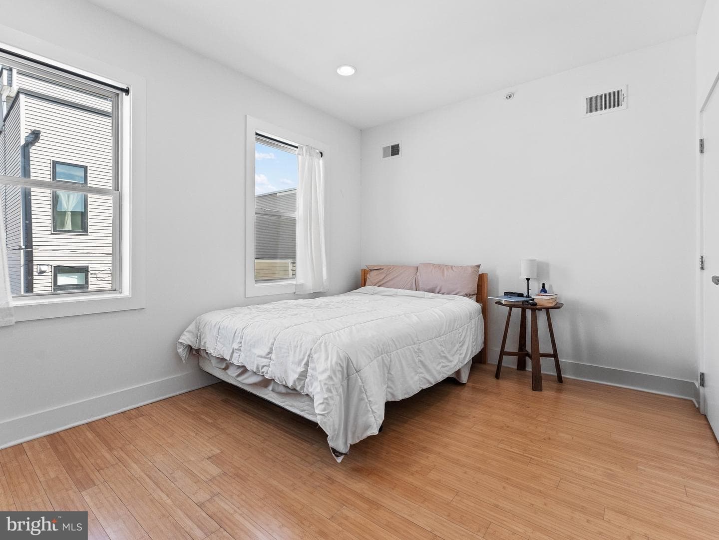 2034 Trenton Avenue photo 23