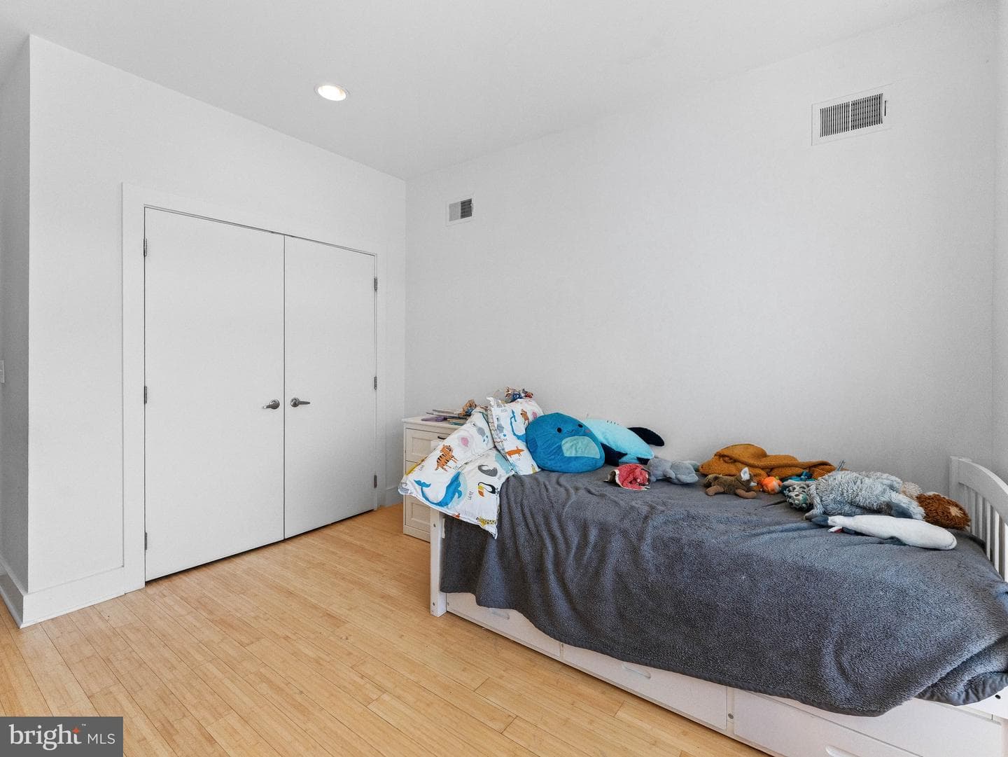 2034 Trenton Avenue photo 27